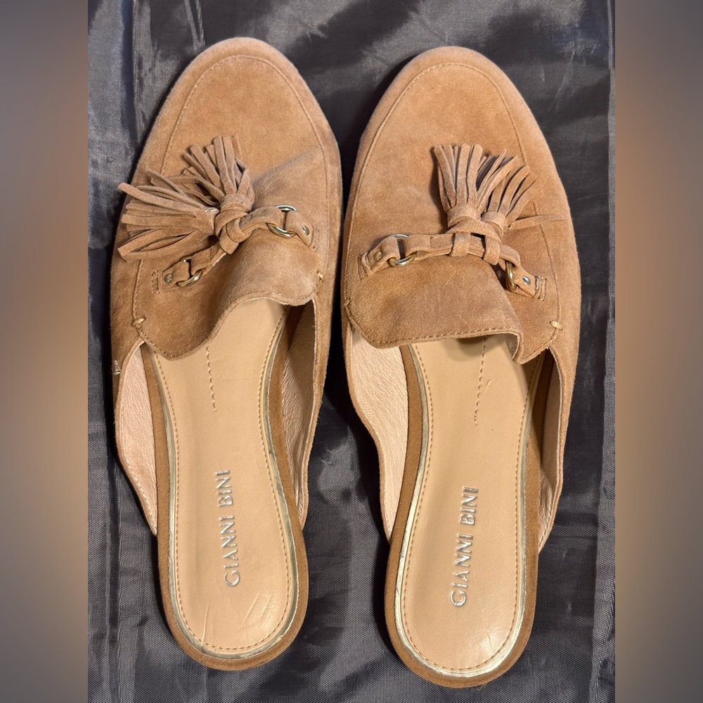 Gianni Bini Suede Tassel Loafer Mules Women’s Size 9M Tan